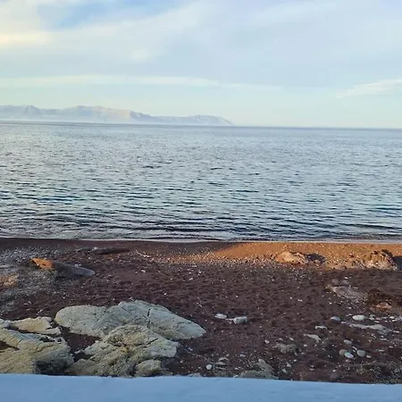μικρο σπιτι διπλα στο κυμα * Agia Pelagia (Kythira)