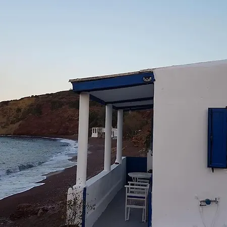 μικρο σπιτι διπλα στο κυμα 度假居 *